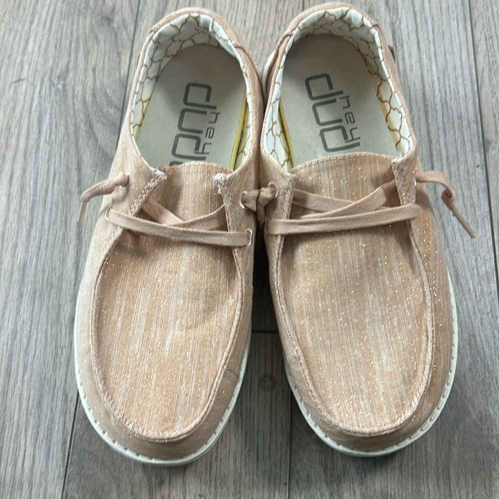 New nwot Hey Dude Wendy Sparkling Rose Gold Sneaker Women’s size 6 - Picture 7 of 11